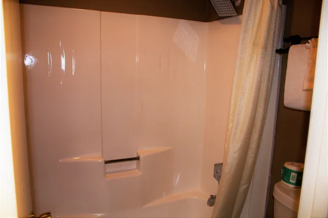 غرفة قياسية بسريرين مزدوجين، Fireside Lodge 3/3