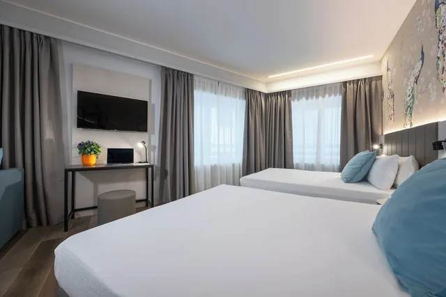 غرفة عائلية بسريرين كوين، iH Hotels Milano Centrale 4/8