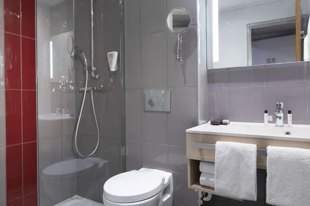 Twin or Double Room, Hotel Paris Bastille 5/10