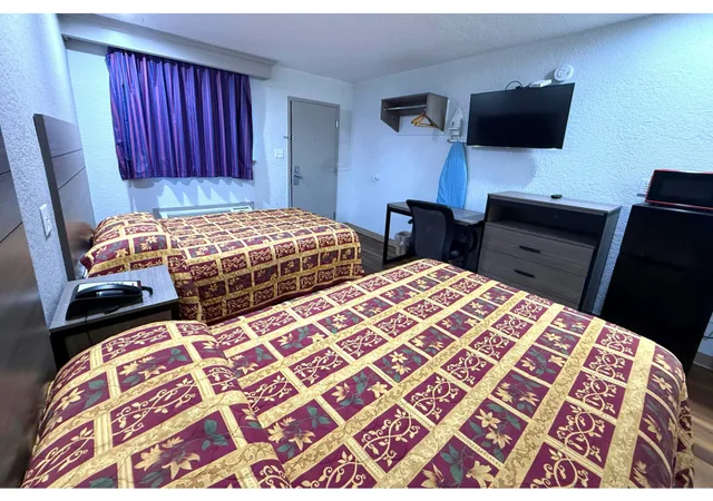غرفة بسرير مزدوج وسرير فردي للمدخنين، Economy Lodge by Hotel O Texas City 3/4