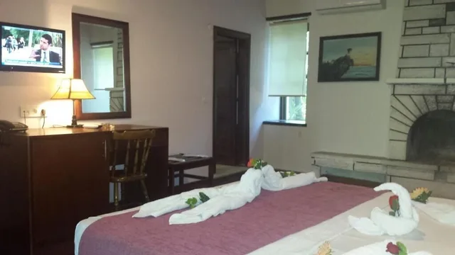 Family, 1 Single and 2 Double Beds، Ozkavak Hotel Kaleici 2/2