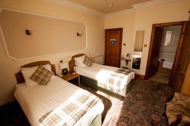 Standard, King Bed, Duke of Gordon 2/5