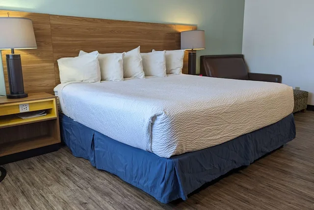 غرفة ديلوكس بسرير كينج، Days Inn by Wyndham Lake Havasu 1/2
