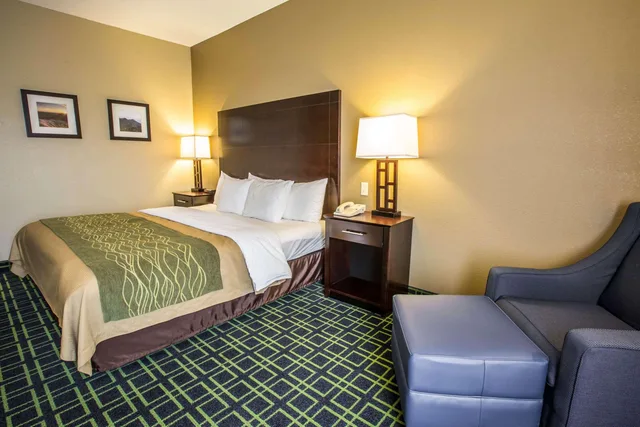 غرفة بسرير كينج، Quality Inn Franklin, NC 2/2