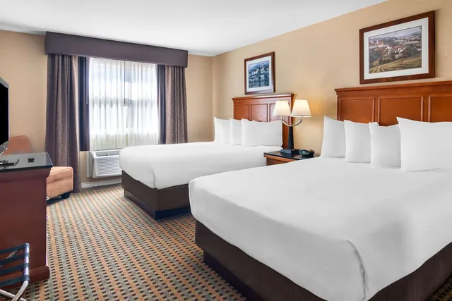 غرفة بسريرين كوين لذوي الإعاقة، Best Western Plus Osoyoos Hotel And Suites 1/4