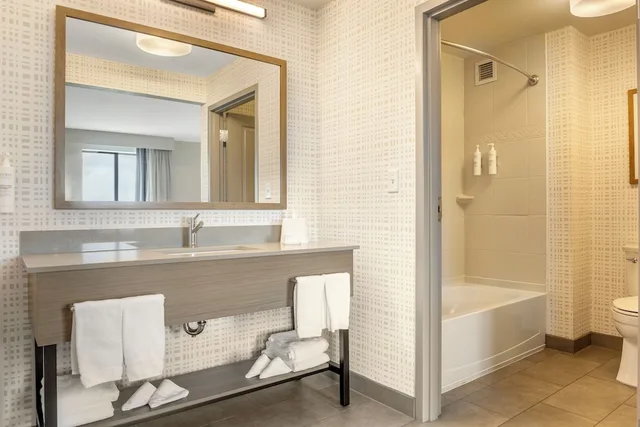 جناح استوديو بسرير كينج مع أريكة، Hampton Inn And Suites Cincinnati Uptown University Area Oh 3/6