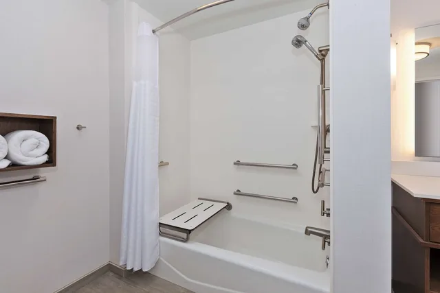جناح بسريرين كوين بشرفة بحوض استحمام لذوي الإعاقة، Homewood Suites By Hilton Saratoga Springs 3/3