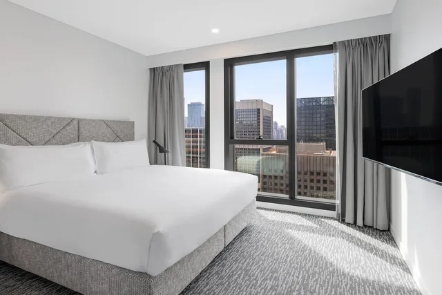 3 Bedrooms, Altitude, Suite, 3 King Beds، Meriton Suites Melbourne 1/6