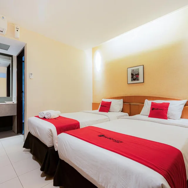 Room, Double Bed, RedDoorz Plus @ Cipaganti Street 3 4/9