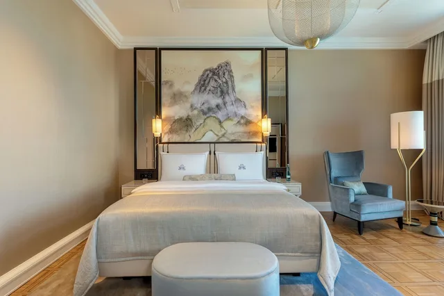 جناح بسرير كينج بإطلالة على البحيرة بشرفة بغرفة نوم واحدة، Hotel Atlantic Hamburg, Autograph Collection 4/4