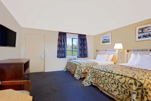 غرفة بسريرين كوين، Days Inn by Wyndham Lakewood South Tacoma 5/10