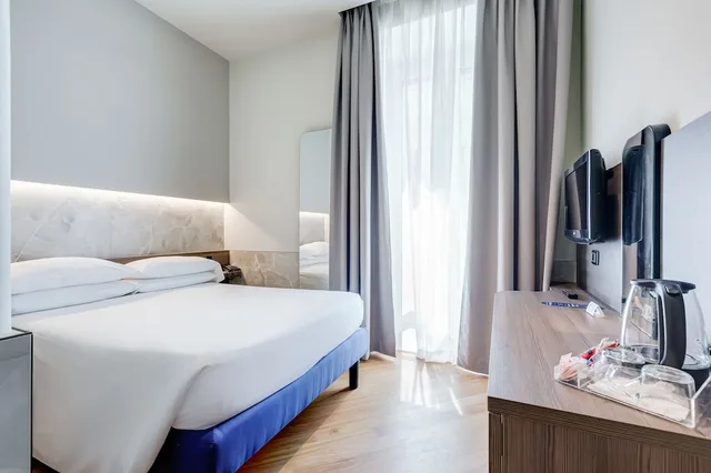 Standard double french bed, Best Western Plus Hotel Plaza 3/10
