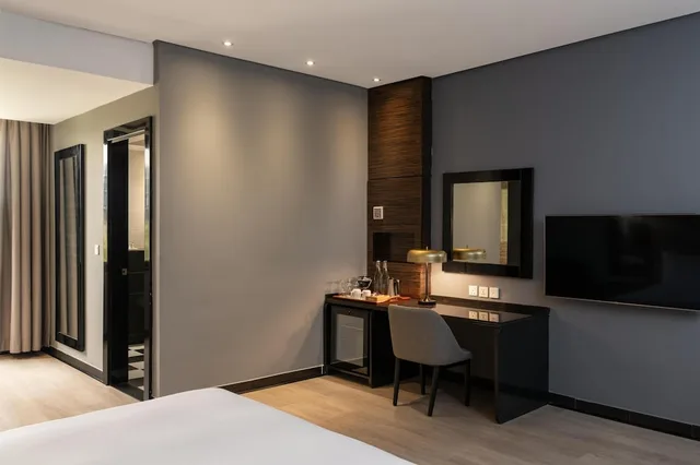 غرفة سوبيريور بسرير كينج بإطلالة على المسبح، RADISSON BLU HOTEL, LUSAKA 7/10