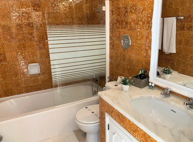 غرفة قياسية بسرير كوين بشرفة، Suites Inn Lagos 3/4