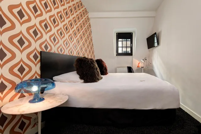 غرفة صغيرة بسرير كينج، Vintage Hotel 3/4