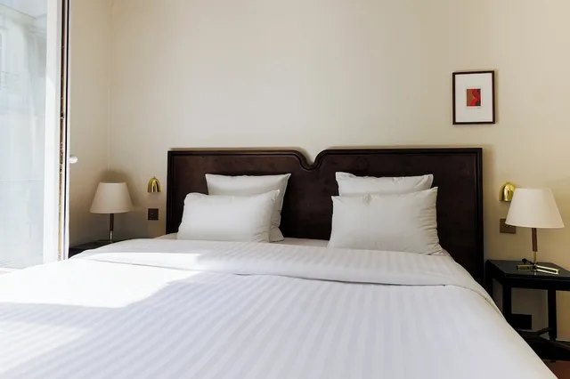 غرفة كلاسيكية بسرير كوين، Rochechouart - Orso Hotels 1/3
