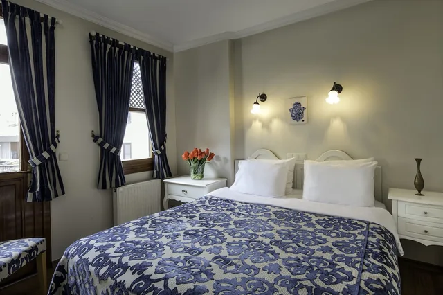Economy, Basement, 1 Double and 1 Single Bed، Hotel Sari Konak 1/3