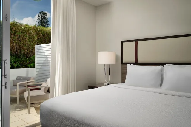 جناح بسرير كينج بشرفة، Residence Inn Miami Beach Surfside 1/3