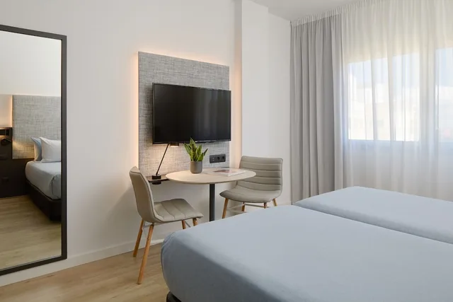 Town House, Double Bed, Balcony، Innside by Melia Barcelona Apolo 8/10