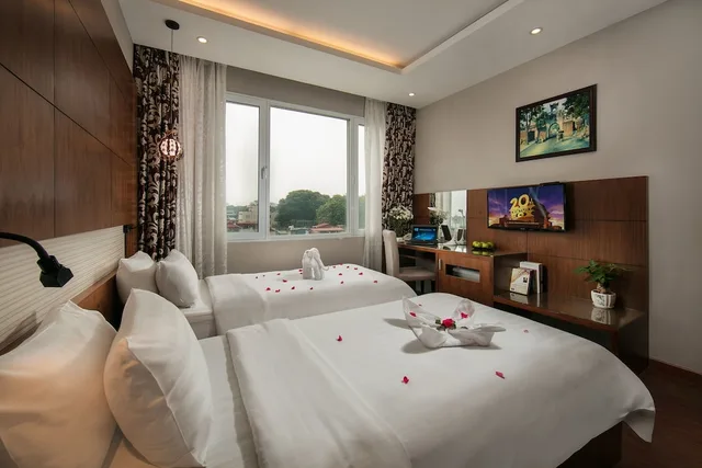 غرفة عائلية بسرير مزدوج وسريرين منفصلين بإطلالة على المدينة، Bonne Nuit Hotel 2/3