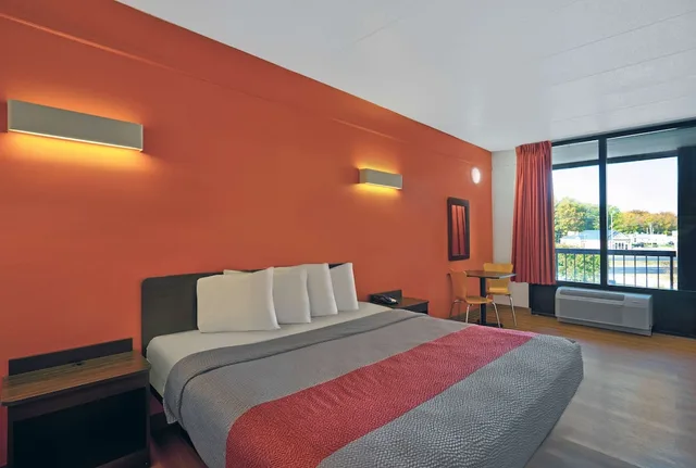 غرفة قياسية بسرير كينج للمدخنين، Motel6 Seaford, DE 2/9