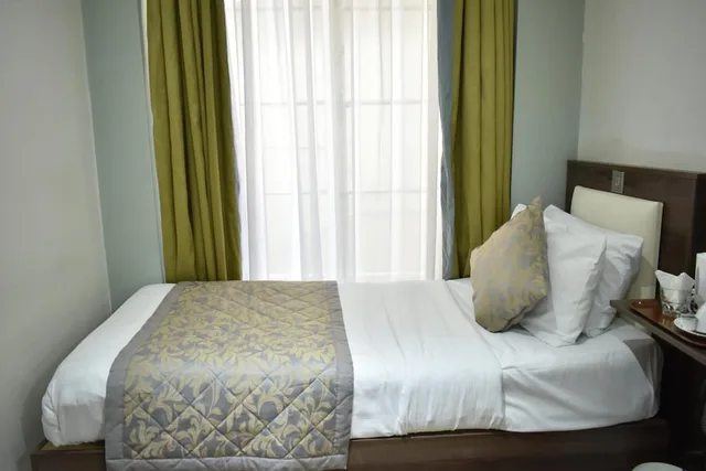 Room, Single, Hyde Park Boutique Hotel 3/4