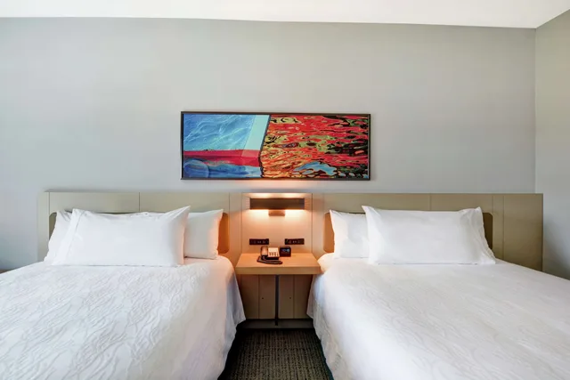 غرفة بسريرين كوين بإطلالة على البحر، Hilton Garden Inn Biloxi 1/6