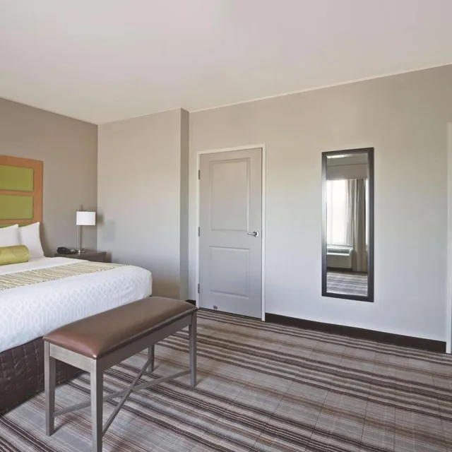 جناح ديلوكس لذوي الإعاقة، La Quinta Inn Suites Paducah 3/7
