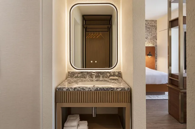 غرفة بسرير كوين، Burton House, Beverly Hills, A Tribute Portfolio Hotel 9/9
