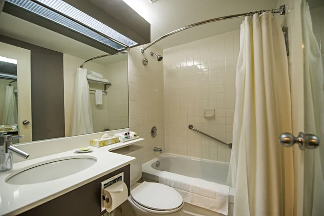 جناح جونيور، CAMBRIDGE SUITES HALIFAX HOTEL 5/6