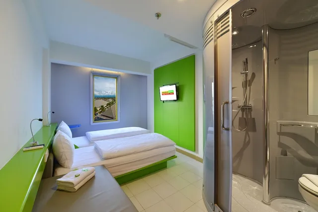 غرفة بسرير مزدوج بإطلالة على الجبل، Singaraja Hotel 2/2