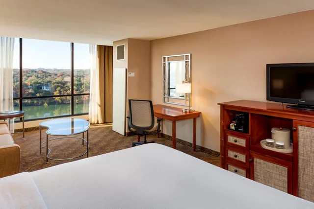 غرفة ديلوكس بسرير كينج، Holiday Inn Austin Town Lake Hotel 1/4