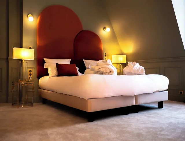جناح عائلي بسرير كينج بإطلالة على المتنزه مع أريكة، Hotel Chateau Heloise 1/2