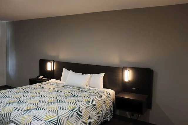 غرفة ديلوكس بسرير كينج لذوي الإعاقة، Motel6 San Diego, CA - Southbay 1/3