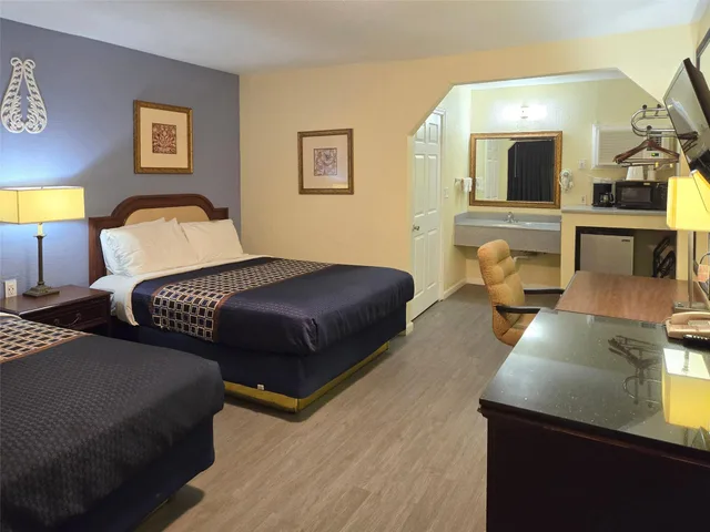 Room, 2 Queen Beds, Rodeway Inn & Suites Blythe I-10, CA 6/9