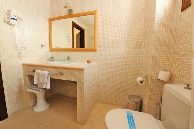 جناح سوبيريور بسرير كينج بإطلالة على البحر مع أريكة، Maranton Beach Hotel 5/7