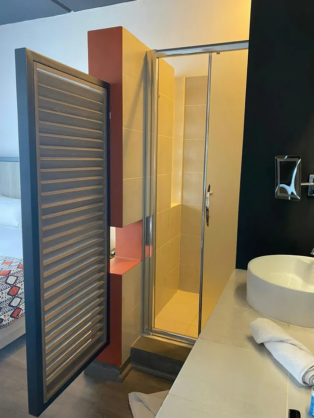 Superior Room H، Onomo Hotel Lome 2/3