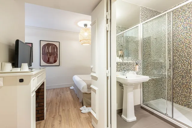 Junior Suite, 1 Double and 1 Single Bed, Hotel Celeste Batignolles Montmartre 3/3