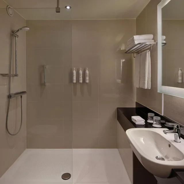 جناح جونيور مع دخول صالة النادي، Budapest Marriott Hotel 10/10
