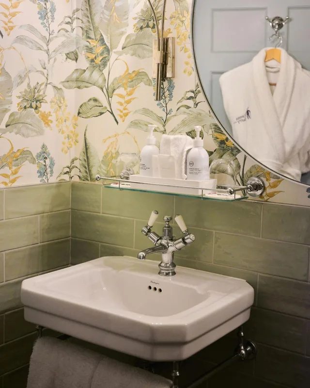 غرفة سوبيريور بسرير كوين، The Queensberry Hotel 6/8