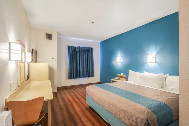 جناح ديلوكس بسرير كينج، Motel6 New Braunfels, TX 1/10