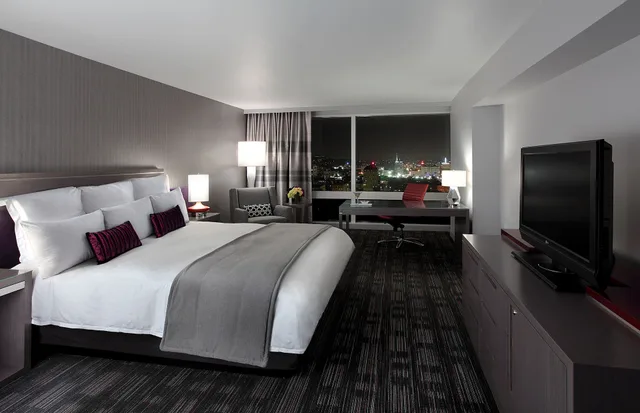 Skyline, King Bed، Loews Hollywood Hotel 4/10