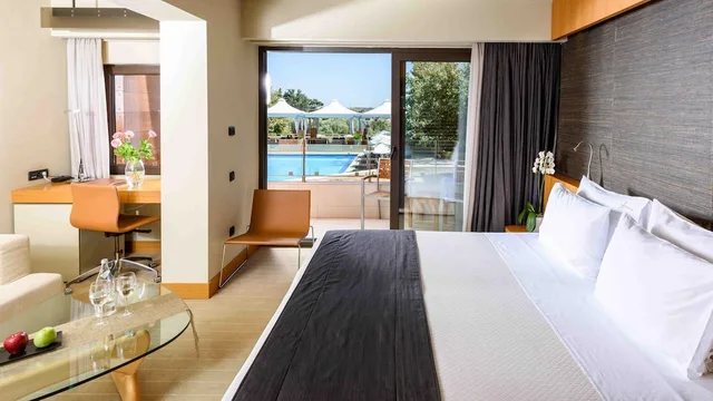 غرفة سوبيريور بسرير مزدوج بإطلالة على المسبح، Alexander Beach 1/1