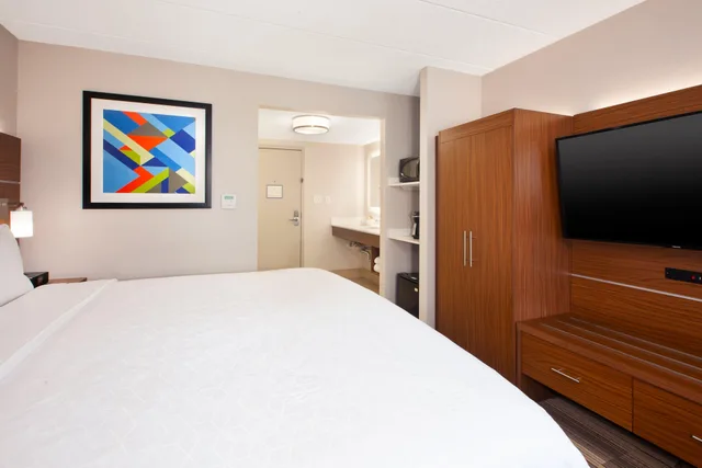 Room, King Bed, Holiday Inn Express Fairfax - Arlington Boulevard 4/7