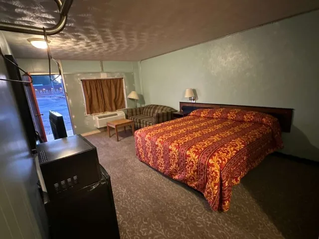 غرفة بسرير كينج للمدخنين، Gray Plaza Motel Benton Rend Lake I-57 3/10
