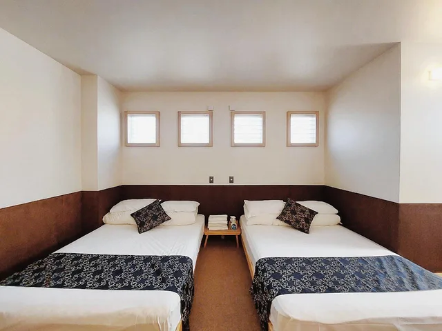 غرفة يابانية غربية بفراش فوتون وسريرين مزدوجين، Poly Hostel 2 Namba 2/2