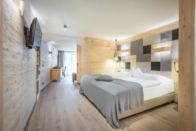 جناح جونيور، Hotel Fanes 5/6