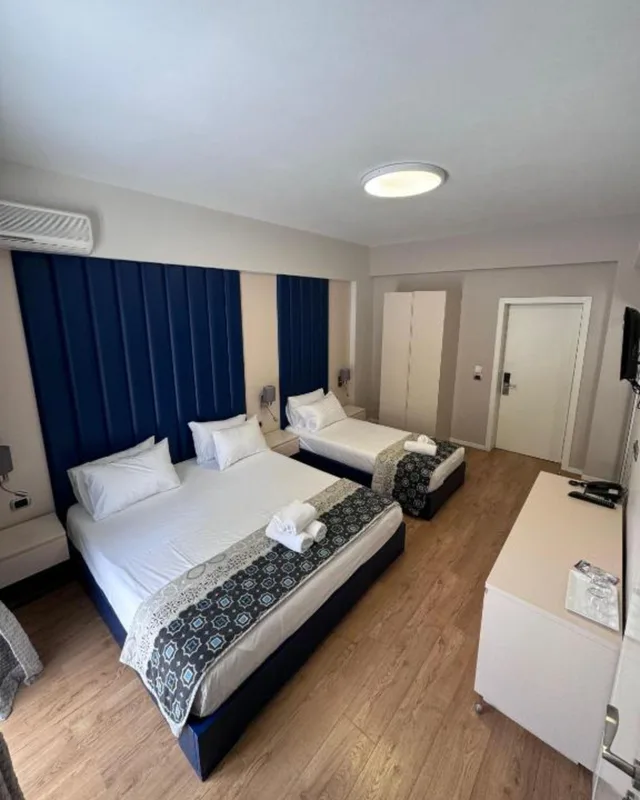غرفة ثلاثية بشرفة، Blue Sky Hotel 7/10