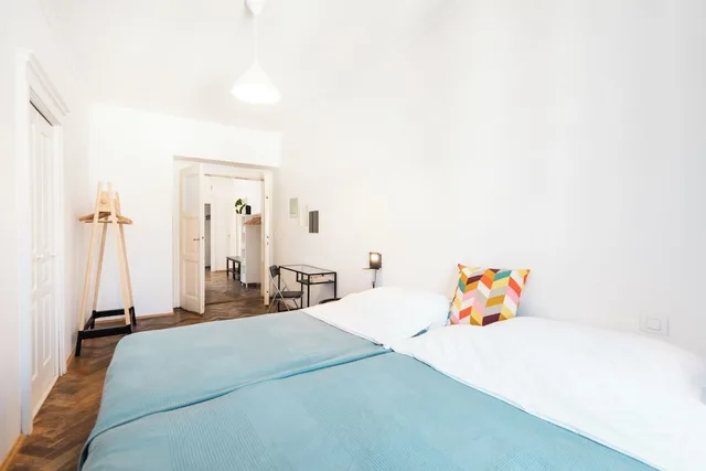 شقة بريميير بخمسة أسرّة وسرير بطابقين بغرفتي نوم مع أريكة بمطبخ، Hybernska Apartments 4/10