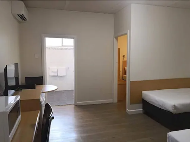 غرفة عائلية بسرير كوين وسريرين منفصلين، DANDENONG MOTEL 7/7